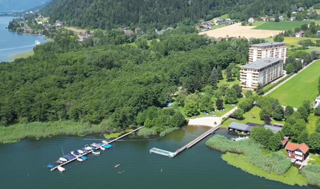 SIMON Haus KMB Seeappartement direkt am Ossiacher See mit Hallenbad Skigebiet Gerlitzen