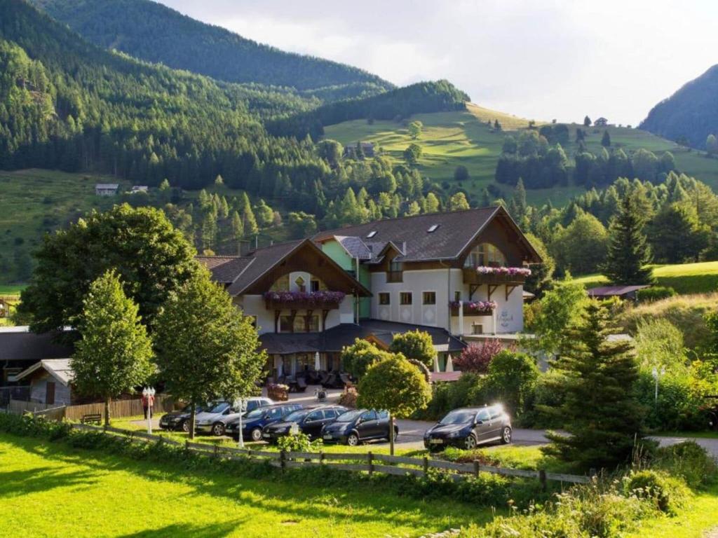 Apartment in Mallnitz with swimming pond