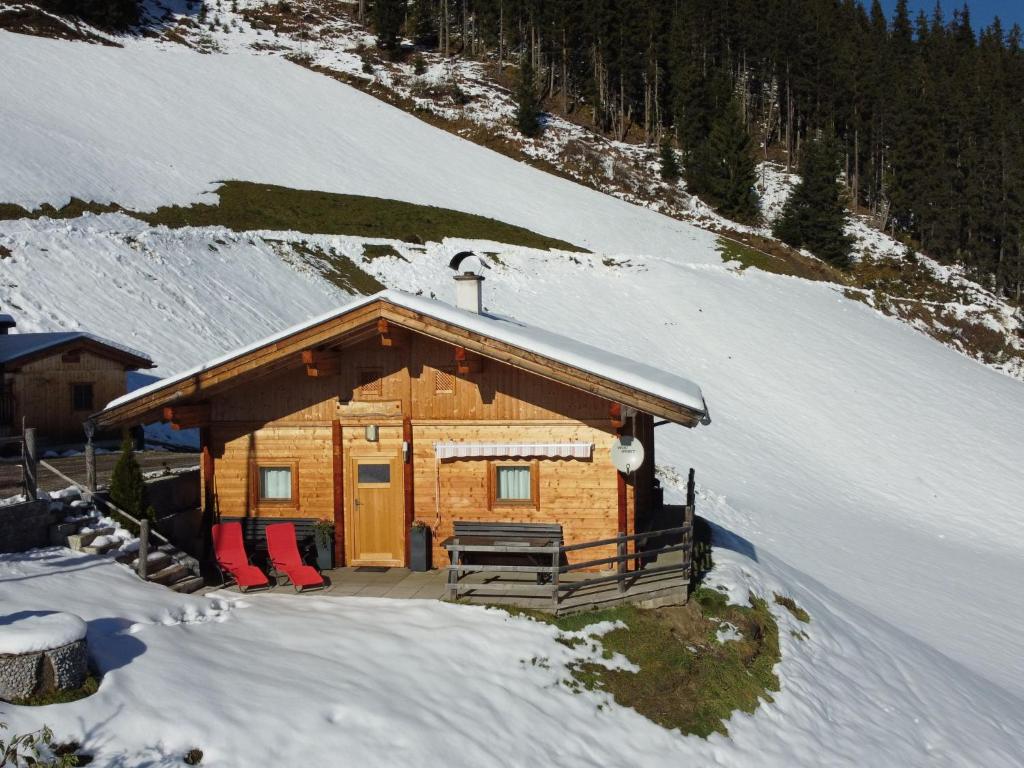 Chalet Nasenalmhütte by Interhome
