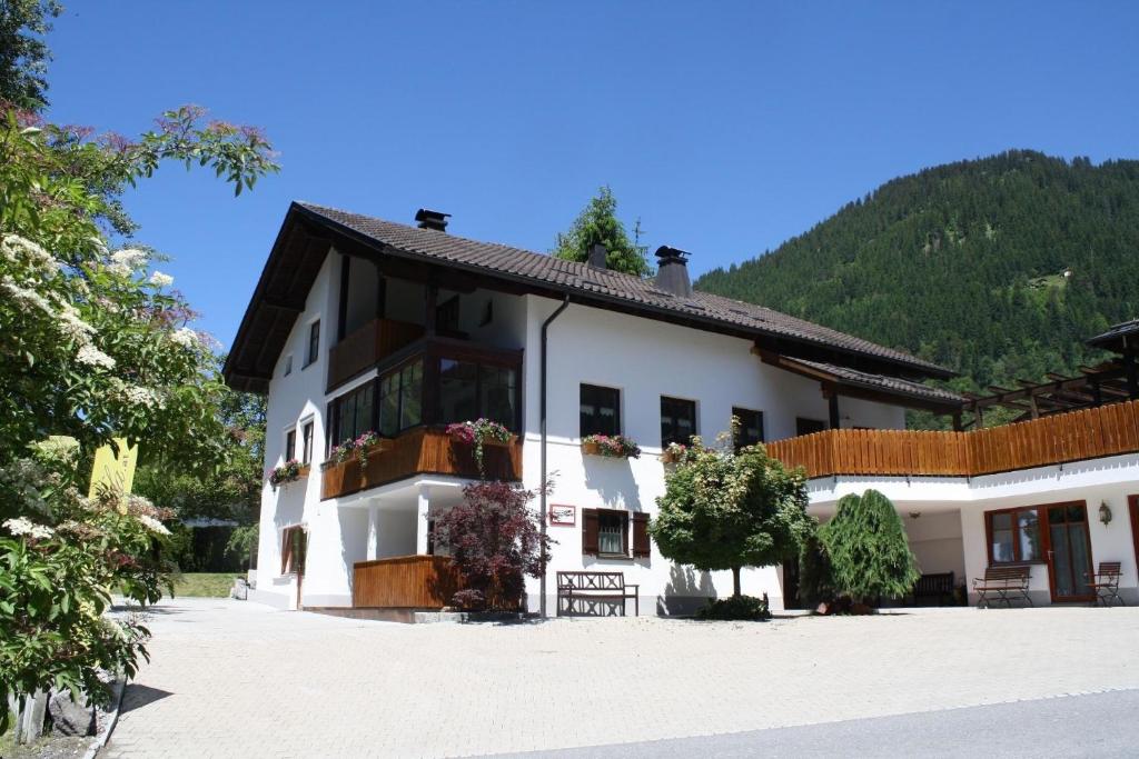 Ruhige Wohnung in Sankt Gallenkirch mit Großem Garten