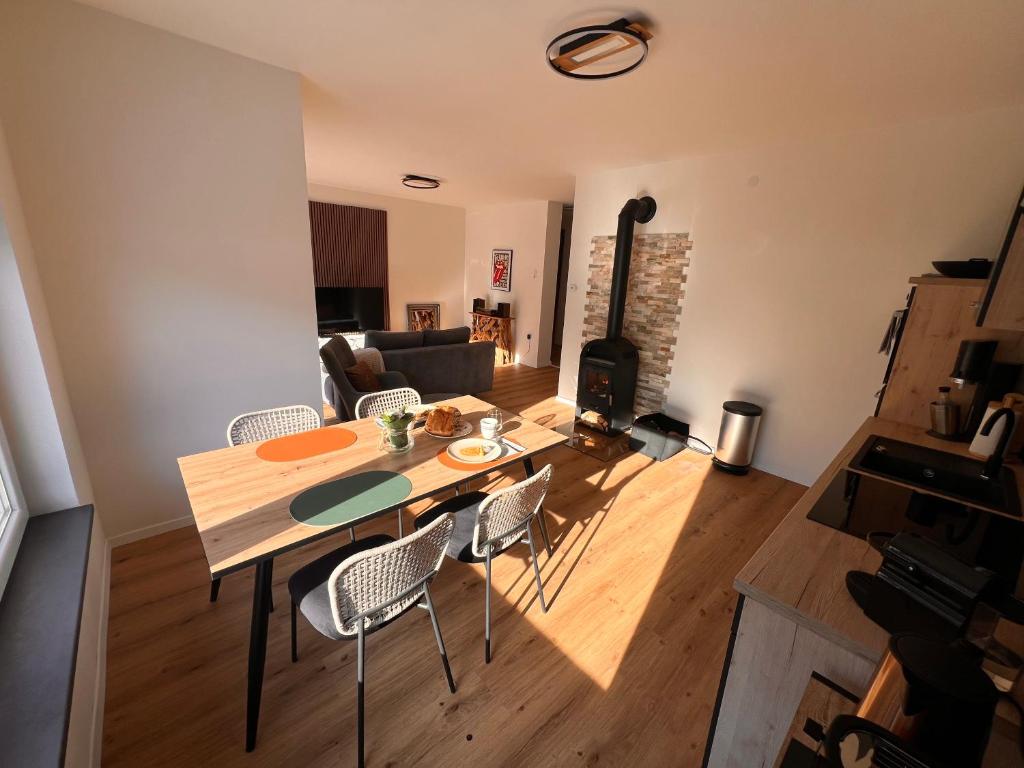 Ferienwohnung ImZaro: Erdgeschoss, 2 Schlafzimmer plus Schlafsofa, eigener Eingang, große Terrasse mit Garten!