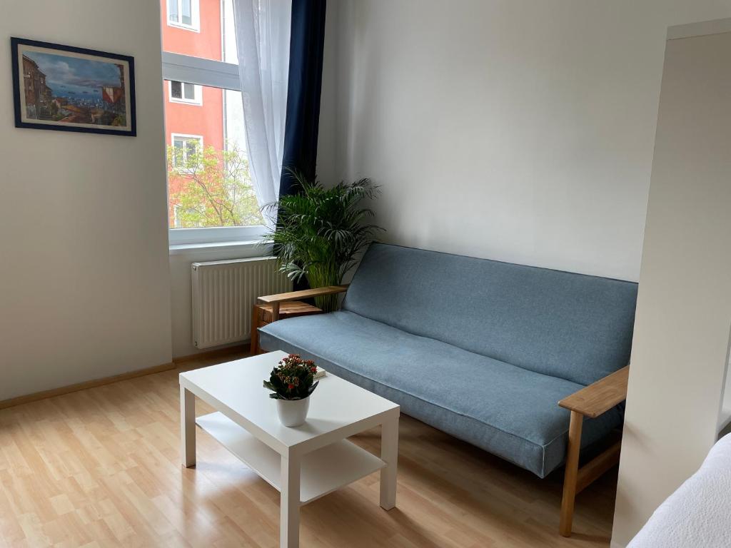 Central Sunny Flat with Free Parking