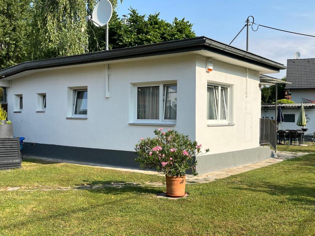 Holiday Home Bungalow Leopoldau by Interhome