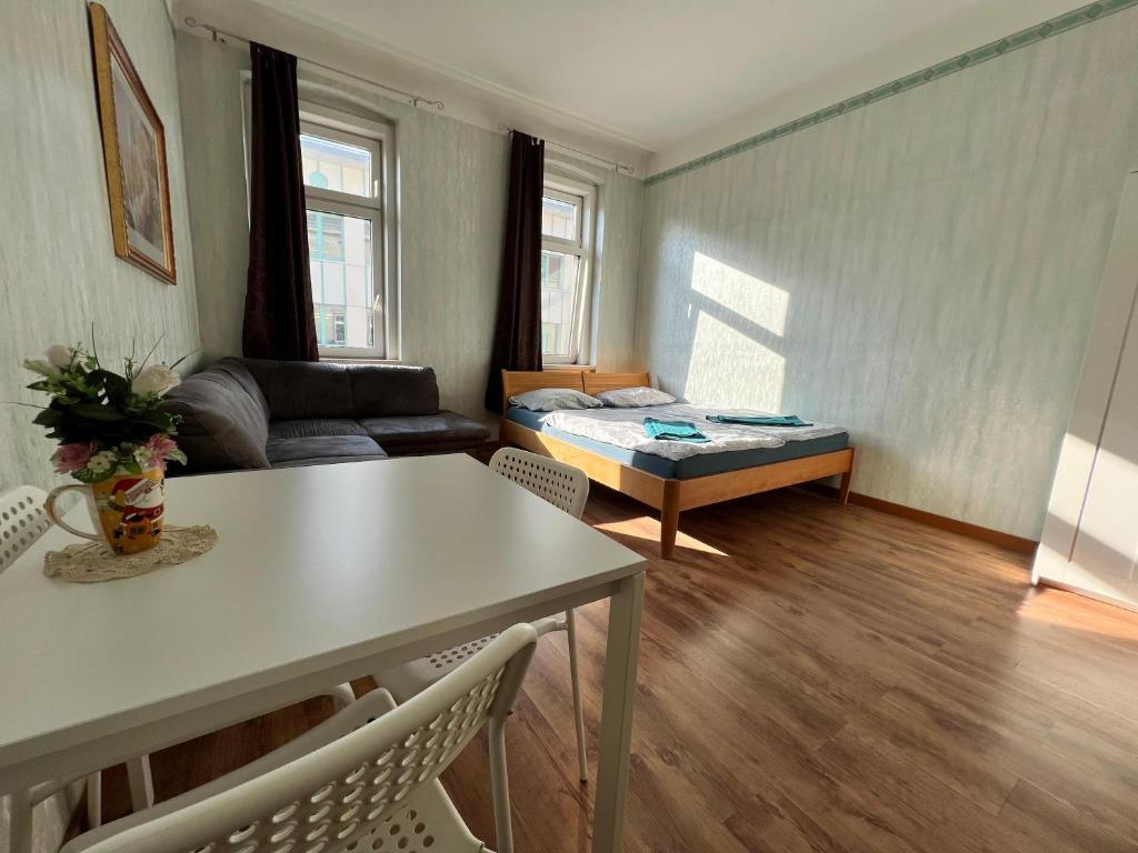 Comfortable 1BR Apt Meidling Station