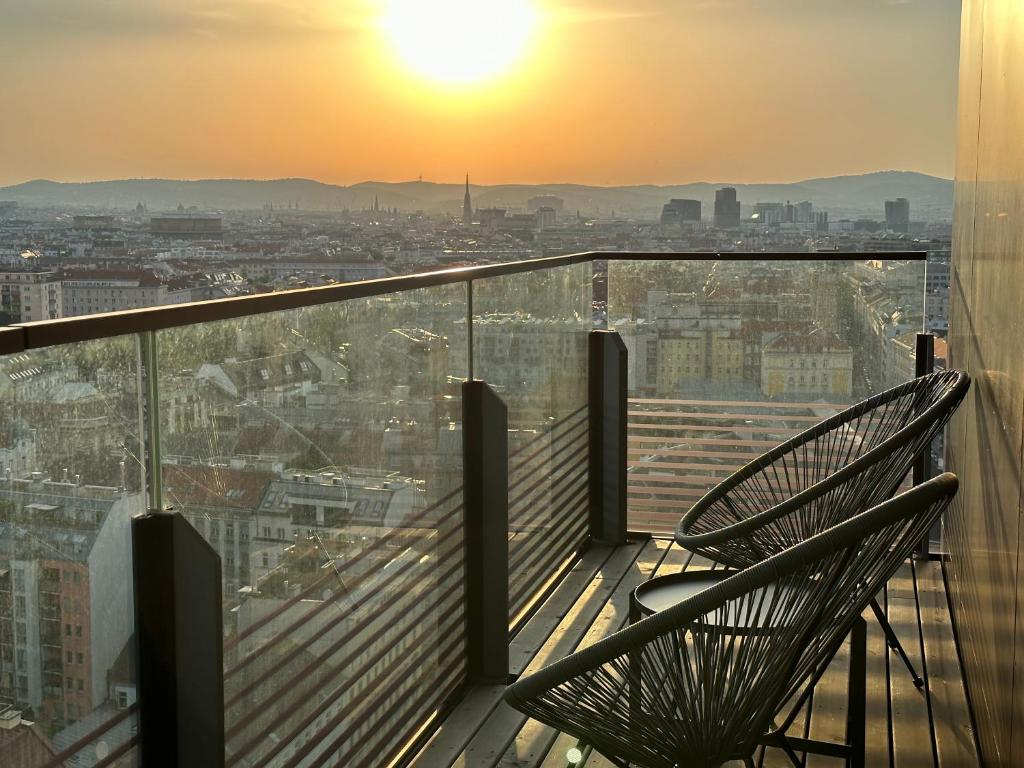 PANORAMA SKY Apartment I Rooftop Pool I Metro station