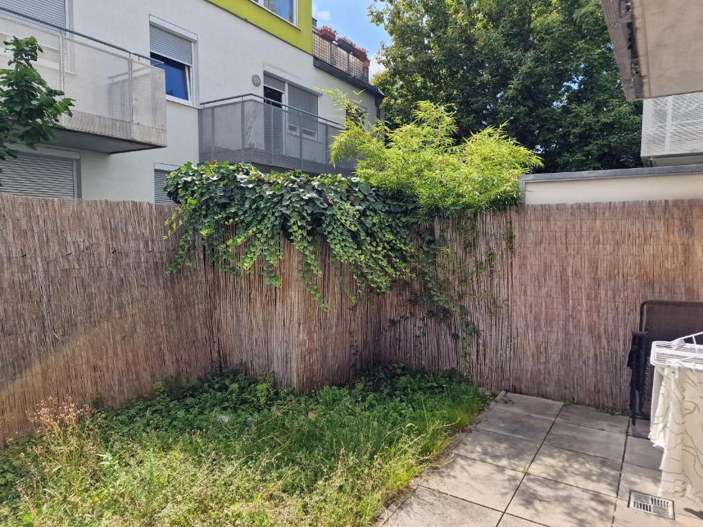 Vienna Danube Garden Apartment 22