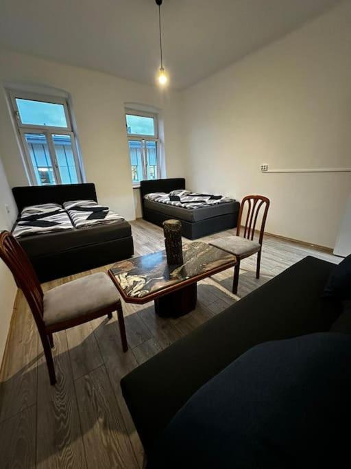 Cozy 1BR Apt for 5P, Near to Meidling Station