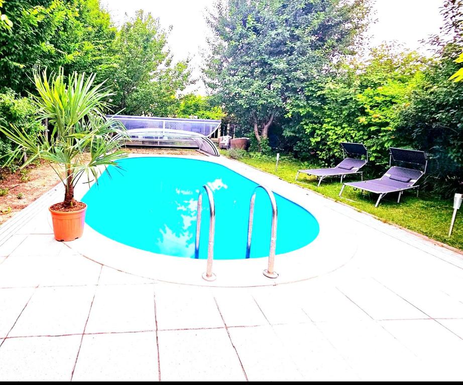 Villa with Pool - Big Garden - Barbecue - Free Parking