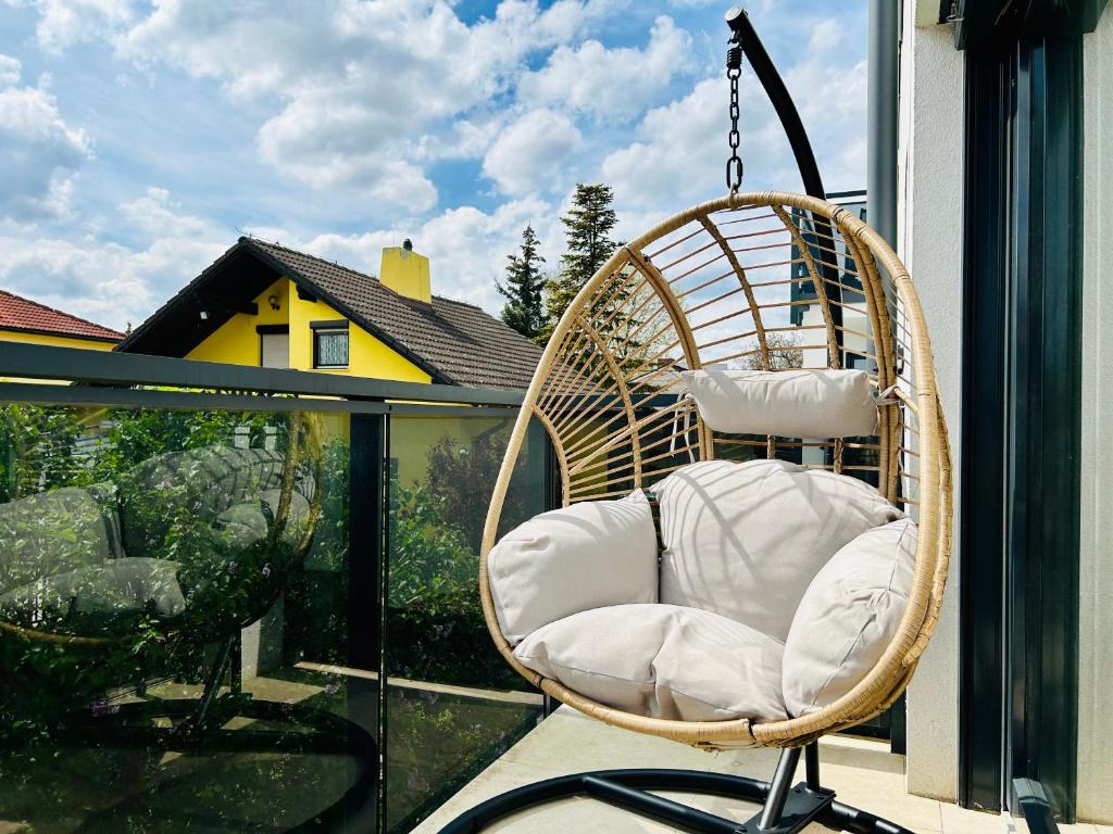 Modern - Free Parking - Balcony