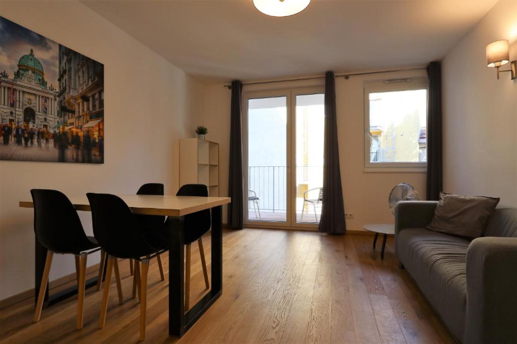 Modern Family and Group-Apartment with balkony