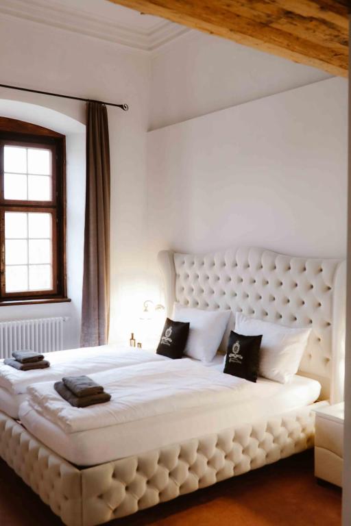 Elegant Castle Escape Near Austria Top Thermes