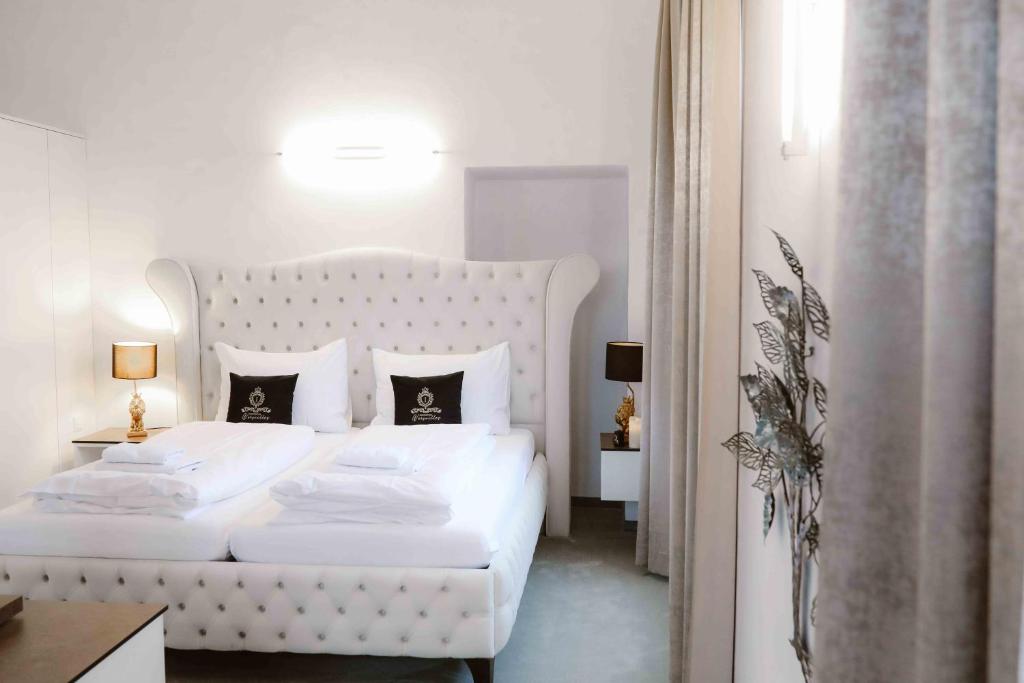 Luxurious Castle Retreat in Austria Little Versailles with Nearby Spas