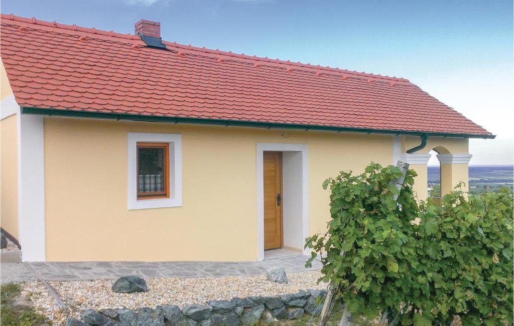 Awesome Home In Deutsch-Schützen With Kitchen
